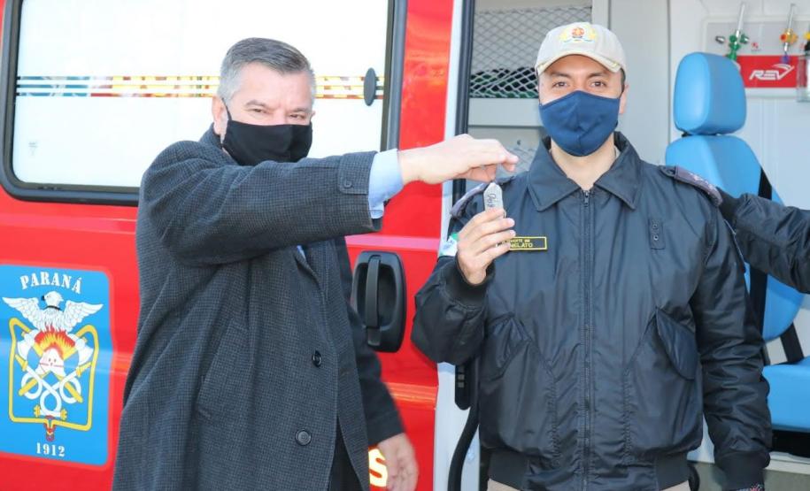 Entrega da Chave ao Comandante de Sarandi pelo Delegado Jacovós