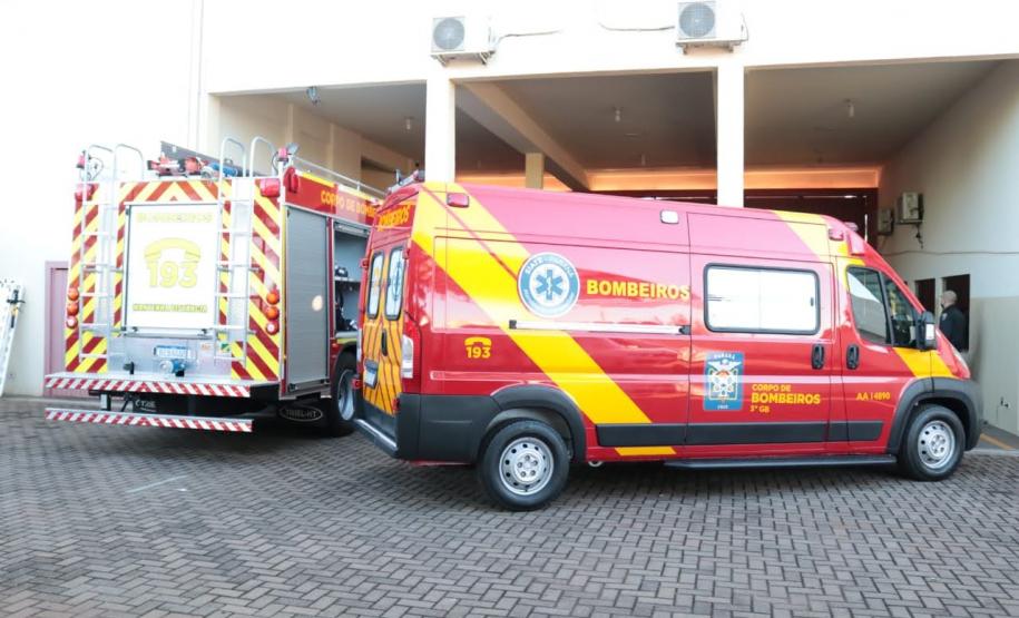 Ambulância e caminhão