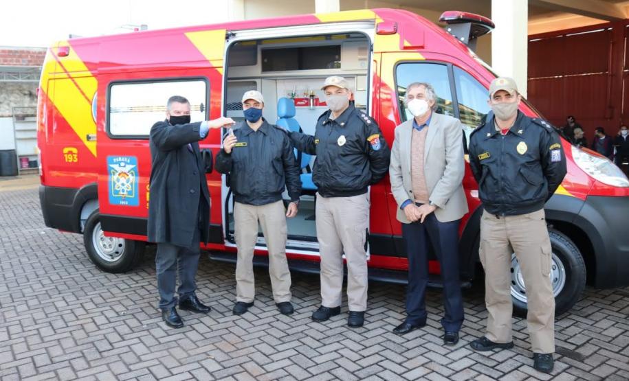 Entrega da chave pelo Delegado Jacovós