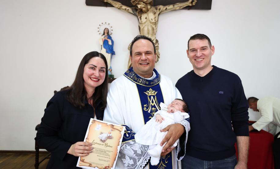 Capela Sao Floriano realiza o primeiro batizado.