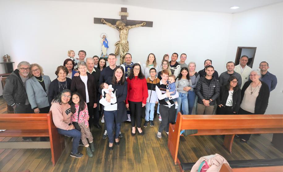 Capela Sao Floriano realiza o primeiro batizado.
