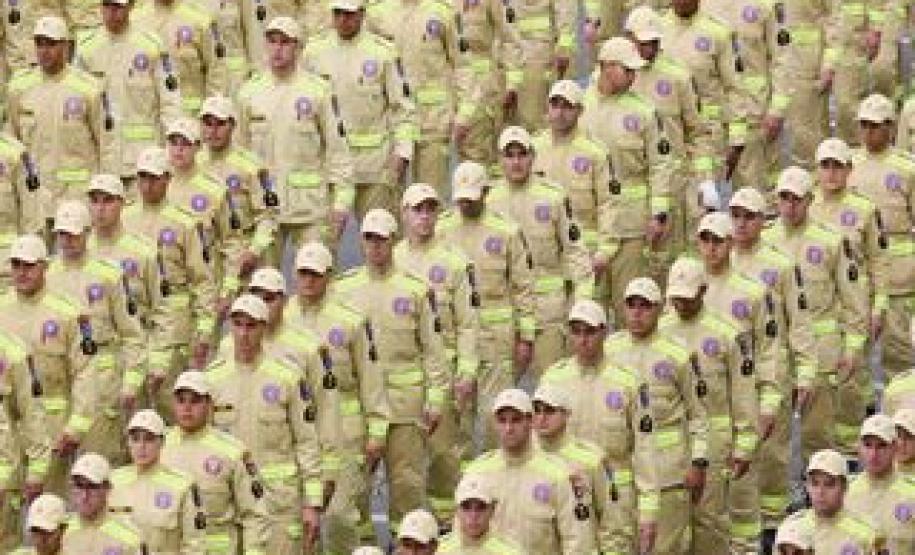 Formatura de 419 bombeiros militares no CBMPR