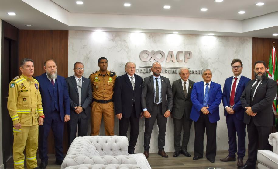 Comandante Geral do CBMPR participa de reunião na ACP sobre a segurança pública do Paraná.