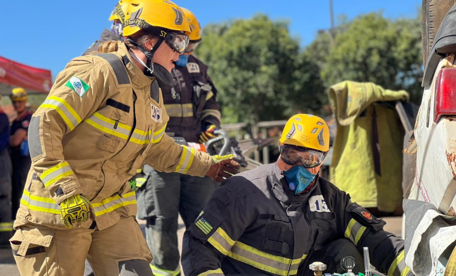 Bombeira do Paraná conclui curso de salvamento veicular em Goiás