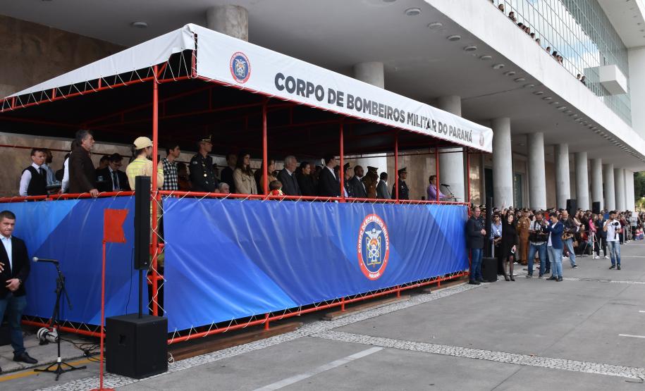 Formatura de 419 bombeiros militares no CBMPR