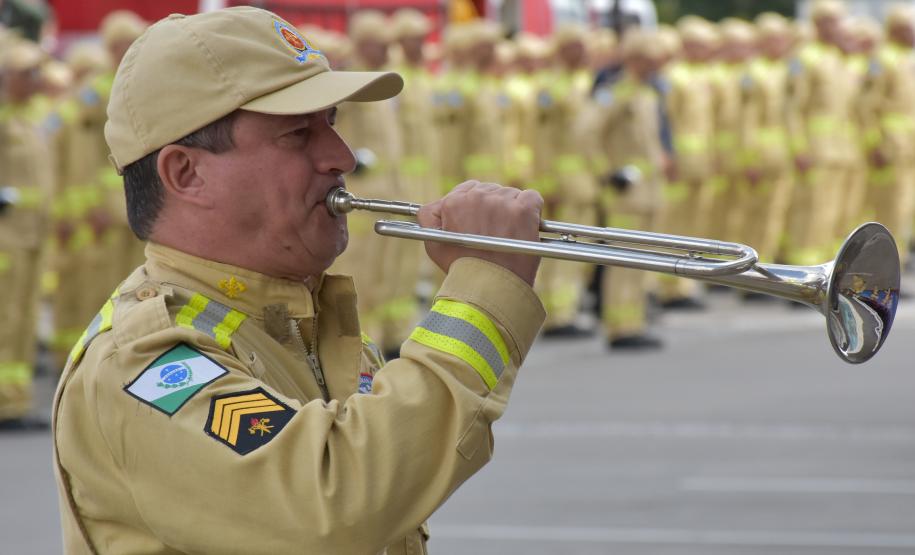 Formatura de 419 bombeiros militares no CBMPR