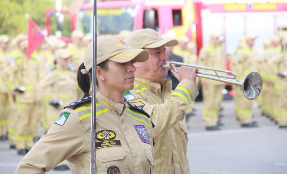 Formatura de 419 bombeiros militares no CBMPR