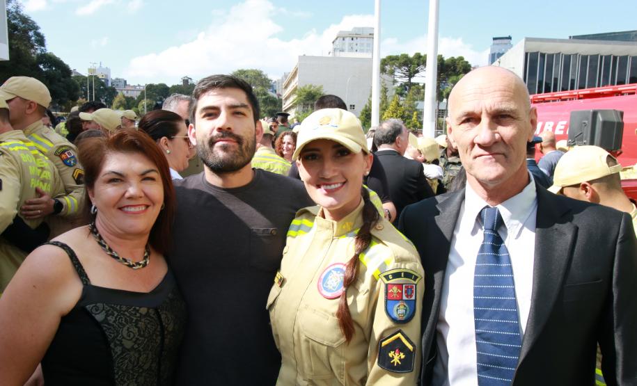 Formatura de 419 bombeiros militares no CBMPR