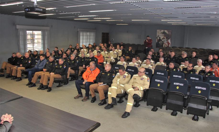 SESP reúne diretoria e alto comando da CBMPR e PMPR