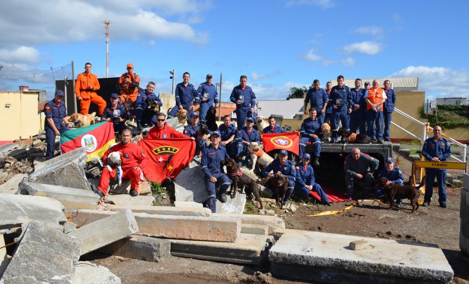 Cão de busca do GOST recebe certificação nacional