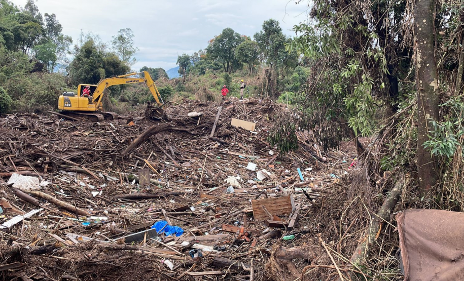 Trabalho dos bombeiros militares do Paraná no Rio Grande do Sul.