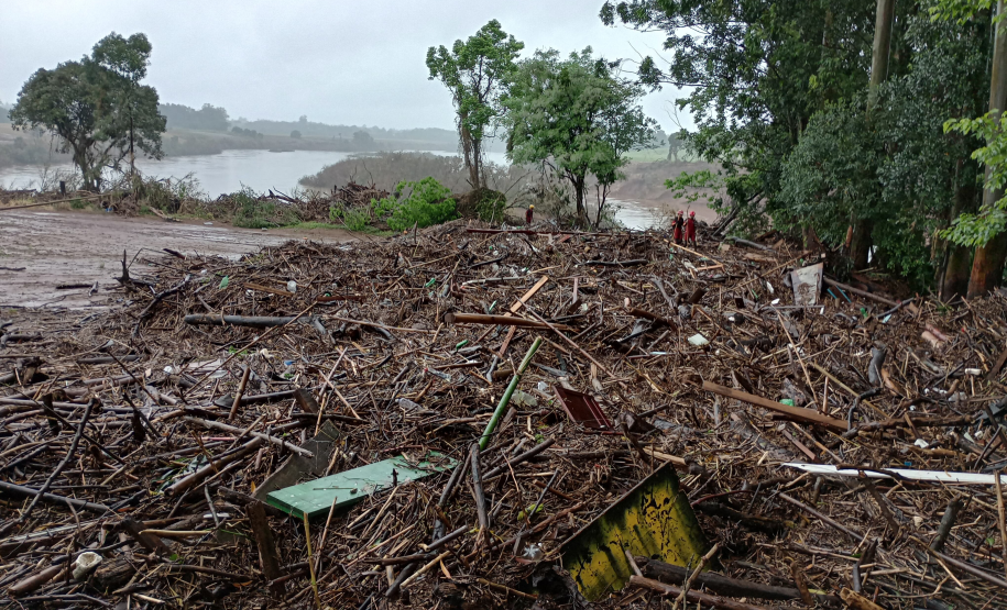 Bombeiros do Paraná em ação na Operação Vale do Taquari, no Rio Grande do Sul