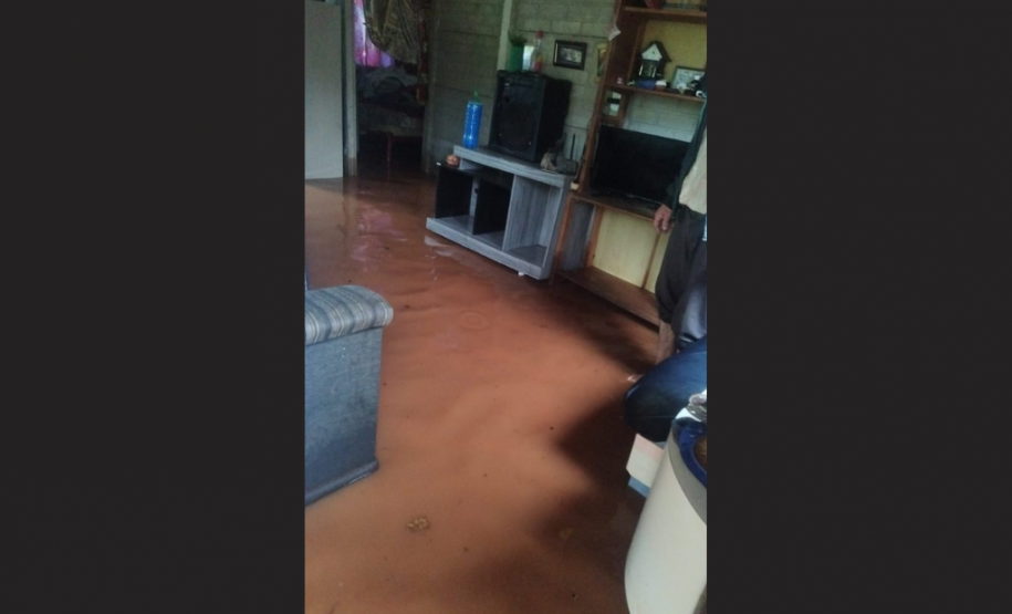 Estragos causados pelas fortes chuvas no Paraná em outubro de 2023.