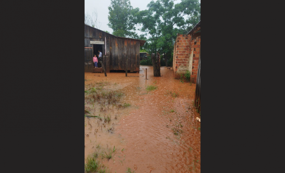 Estragos causados pelas fortes chuvas no Paraná em outubro de 2023.