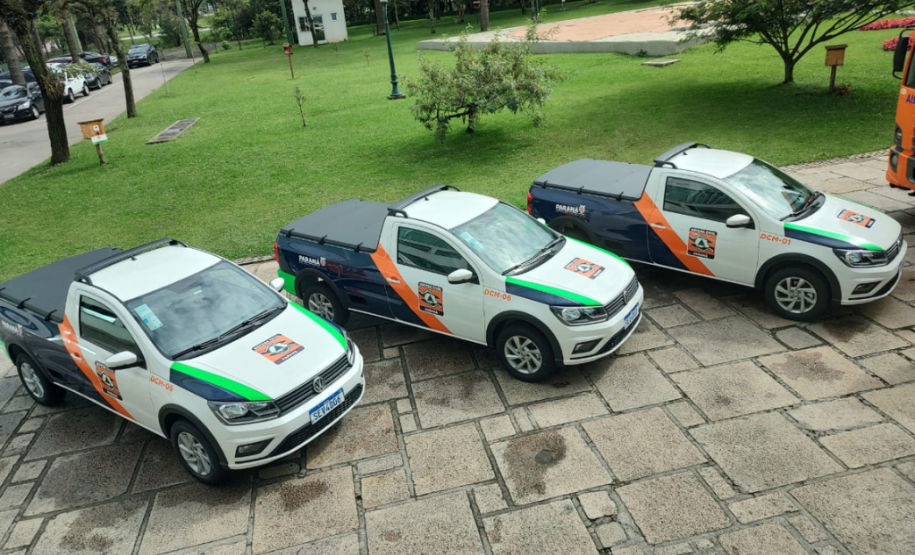 Entrega de veículos e equipamentos para a Defesa Civil e o CBMPR.