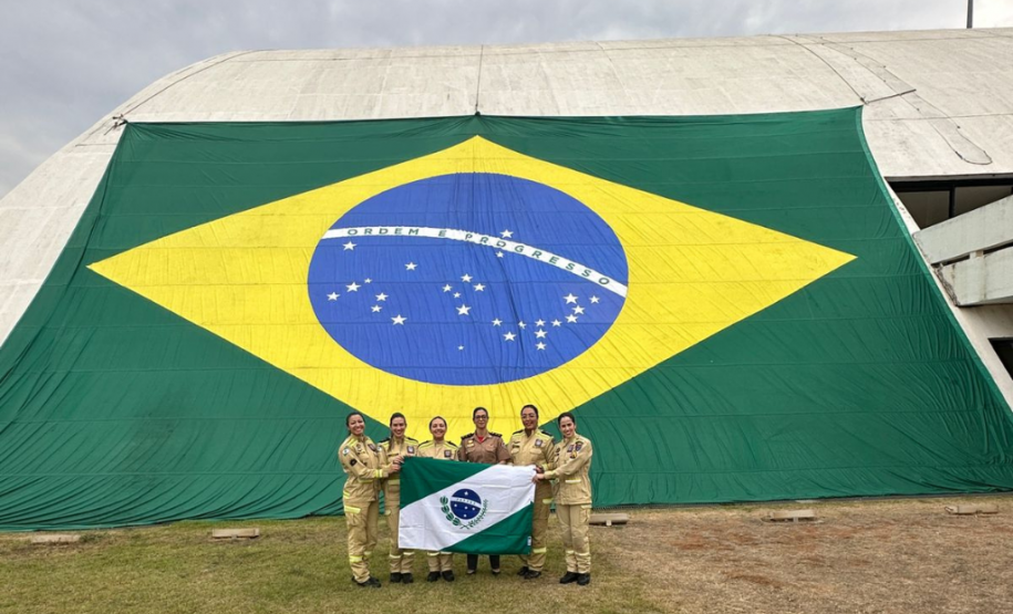 Equipe do Paraná no Encontro Nacional das Bombeiras Militares (ENBOM)