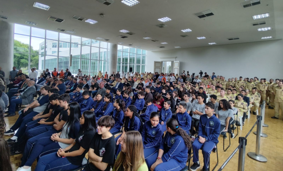 Entrega de veículos e equipamentos para a Defesa Civil e o CBMPR.