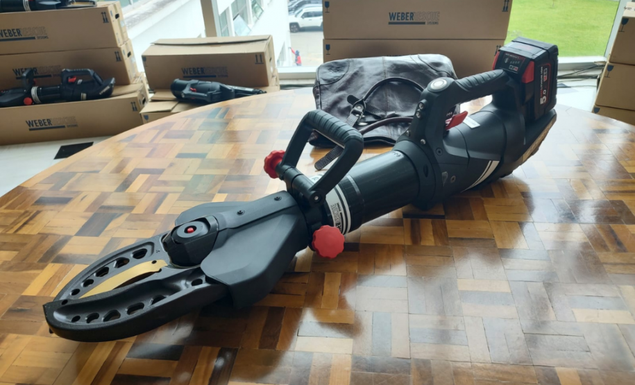 Entrega de veículos e equipamentos para a Defesa Civil e o CBMPR.