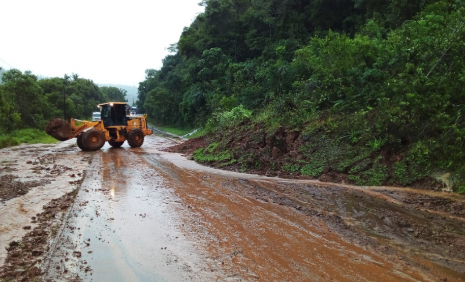 Estragos causados pelas fortes chuvas no Paraná em outubro de 2023.