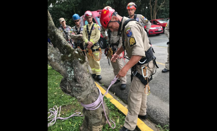 Treinamento de salvamento vertical do CBMPR - outubro de 2023.