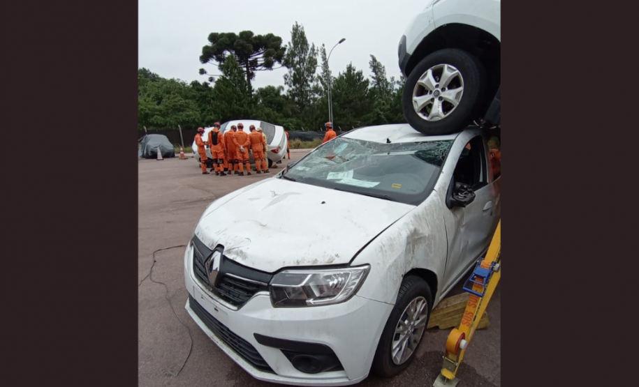 Instrução de salvamento veicular do CBMPR para bombeiros do Maranhão.