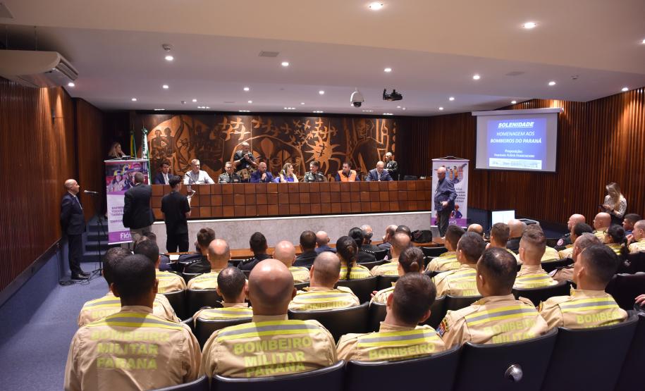 111 anos: homenagem da Assembleia Legislativa do Paraná aos bombeiros militares do estado