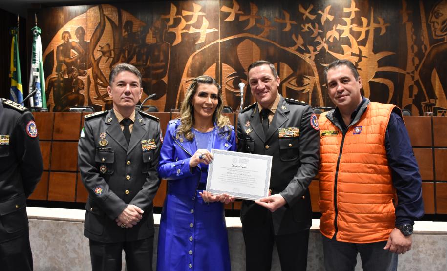 111 anos: homenagem da Assembleia Legislativa do Paraná aos bombeiros militares do estado