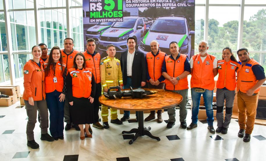 Entrega de equipamentos para a Defesa Civil e CBMPR.