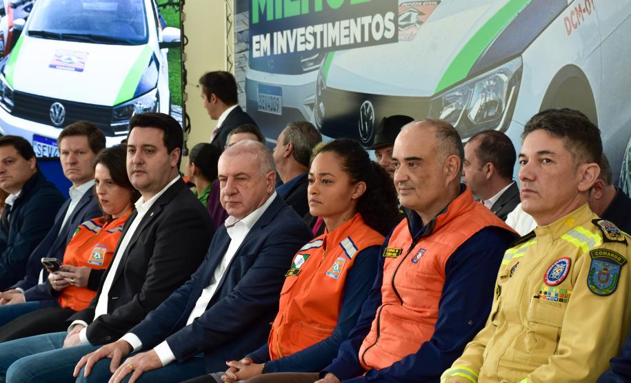 Entrega de equipamentos para a Defesa Civil e CBMPR.