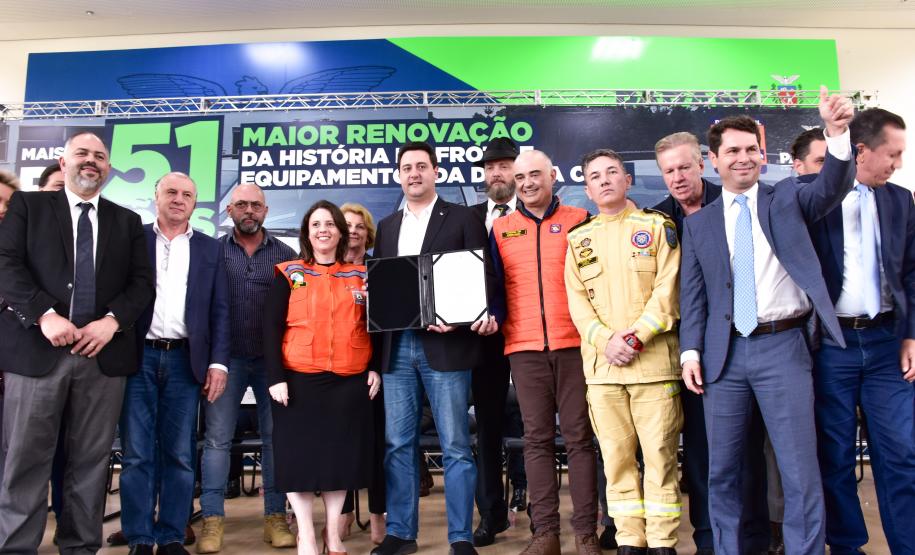 Entrega de equipamentos para a Defesa Civil e CBMPR.