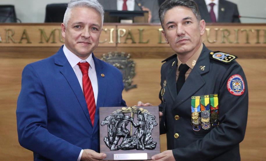 Coronel Vasco recebe título de Vulto Emérito de Curitiba na CMC