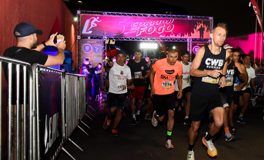 Imagens da 5ª Corrida do Fogo, realizada em Curitiba no dia 25/11/2023.