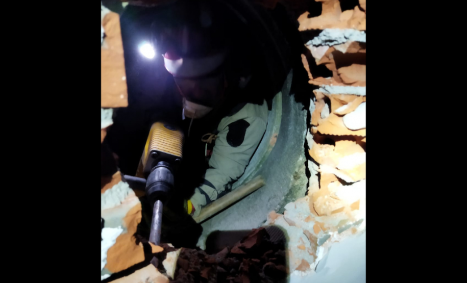 Bombeiros do Paraná passam por treinamento para a força-tarefa para resposta em desastres.