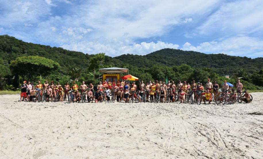 Imagem do 3º Piriathlon de Areia, promovido pelo CEFID-CBMPR em Matinhos. Janeiro de 2024