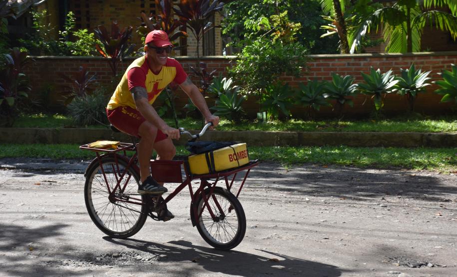 Imagem do 3º Piriathlon de Areia, promovido pelo CEFID-CBMPR em Matinhos. Janeiro de 2024