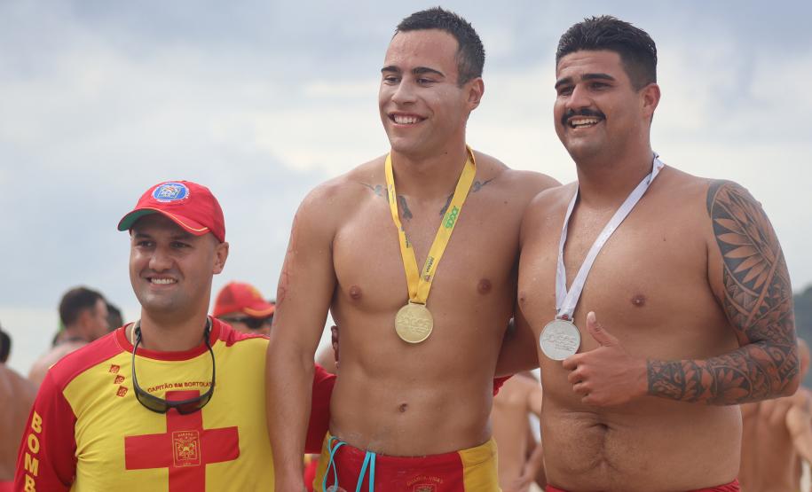 Imagens do primeiro dia de disputa do Troféu Elite 2023/2024, organizado pelo Corpo de Bombeiros Militar do Paraná em Matinhos