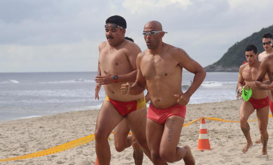 Imagens do primeiro dia de disputa do Troféu Elite 2023/2024, organizado pelo Corpo de Bombeiros Militar do Paraná em Matinhos