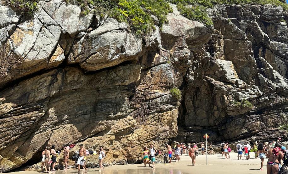 Gruta das Encantadas - Ilha do Mel.