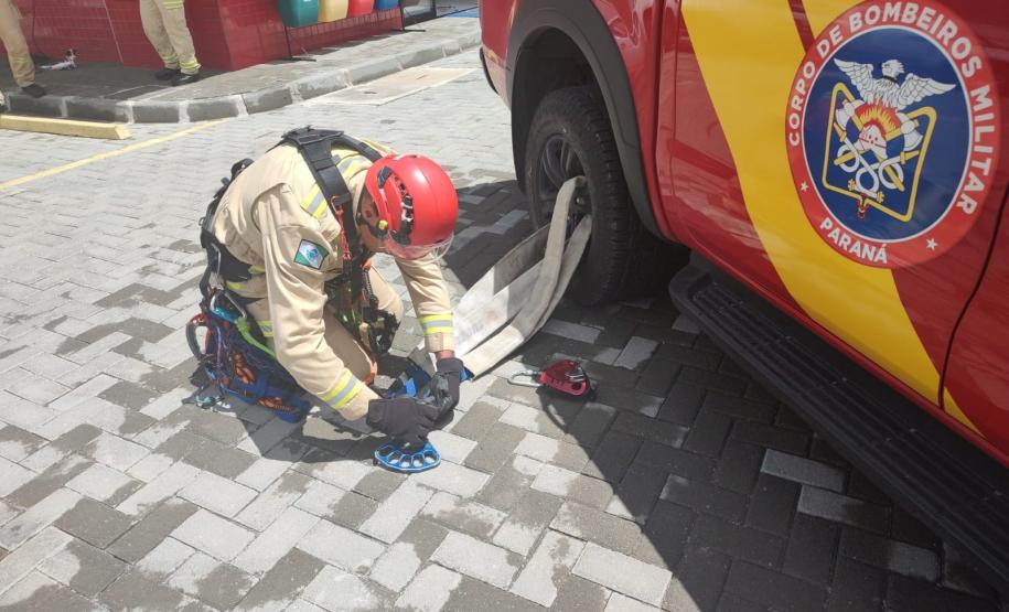 Treino de salvamento em altura do CBMPR