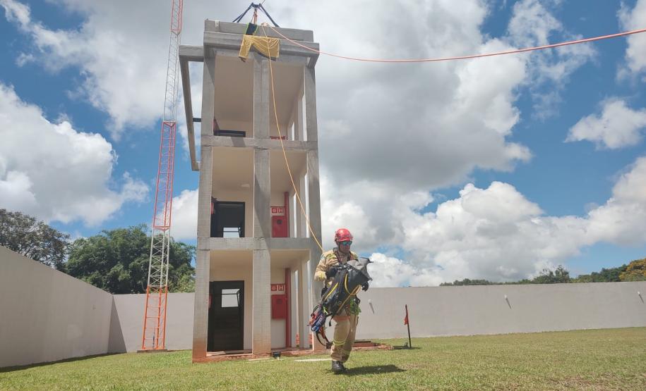 Treino de salvamento em altura do CBMPR