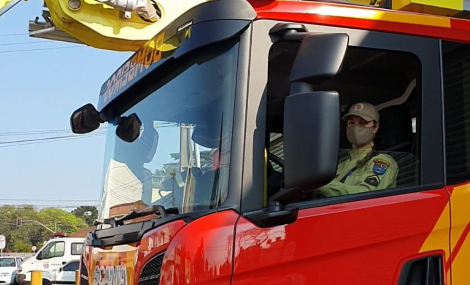 Cabo Luquetta no comando da Autoplataforma Móvel.