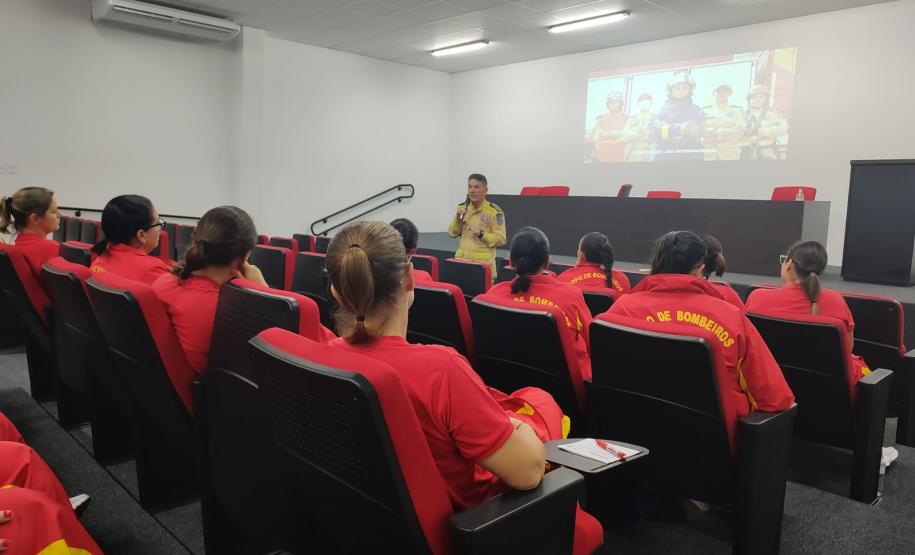 Evento sobre saúde integral realizado pelo CBMPR em 2024 no Dia Internacional da Mulher.