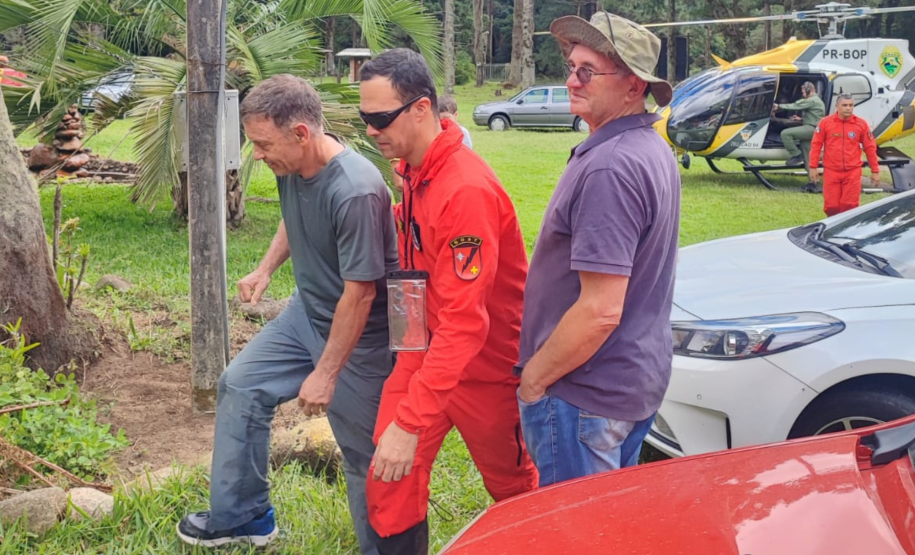 Equipe de busca localiza homem de 62 anos perdido no Morro do Araçatuba.