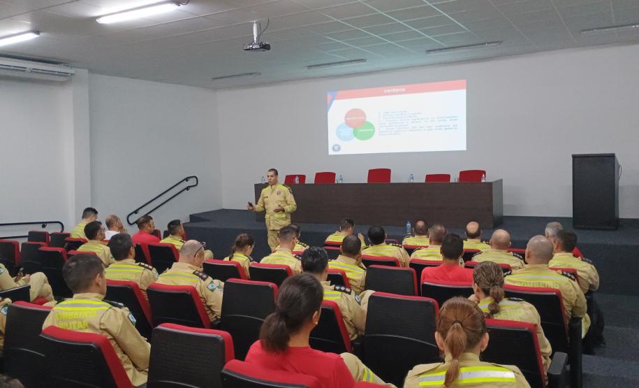 Apresentação do Manual  de Atendimento a Emergência a Pessoas no Espectro Autista, do Major Sinque (CBMPR). Abril 2024.