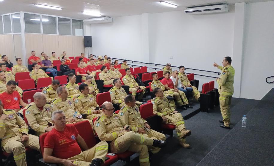 Apresentação do Manual  de Atendimento a Emergência a Pessoas no Espectro Autista, do Major Sinque (CBMPR). Abril 2024.