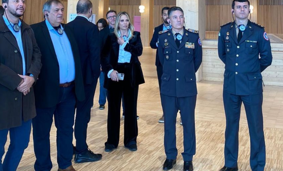 Visita do Corpo de Bombeiros Militar do Paraná à Suécia para analisar a tecnologia de madeira engenheirada.