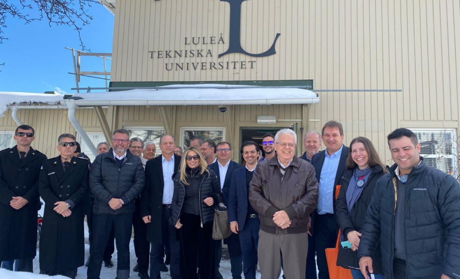 Visita do Corpo de Bombeiros Militar do Paraná à Suécia para analisar a tecnologia de madeira engenheirada.