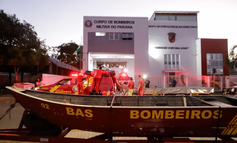 Bombeiros do Paraná vão ajudar nas enchentes no Rio Grande do Sul. Maio de 2024.