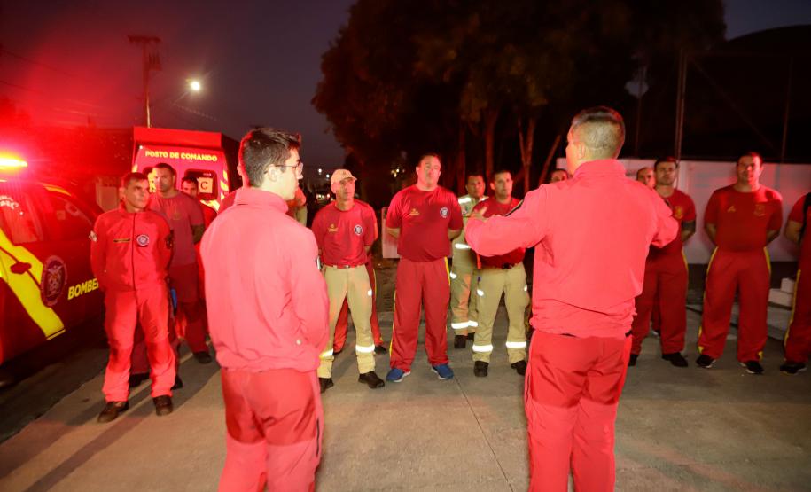 Bombeiros do Paraná vão ajudar nas enchentes no Rio Grande do Sul. Maio de 2024.