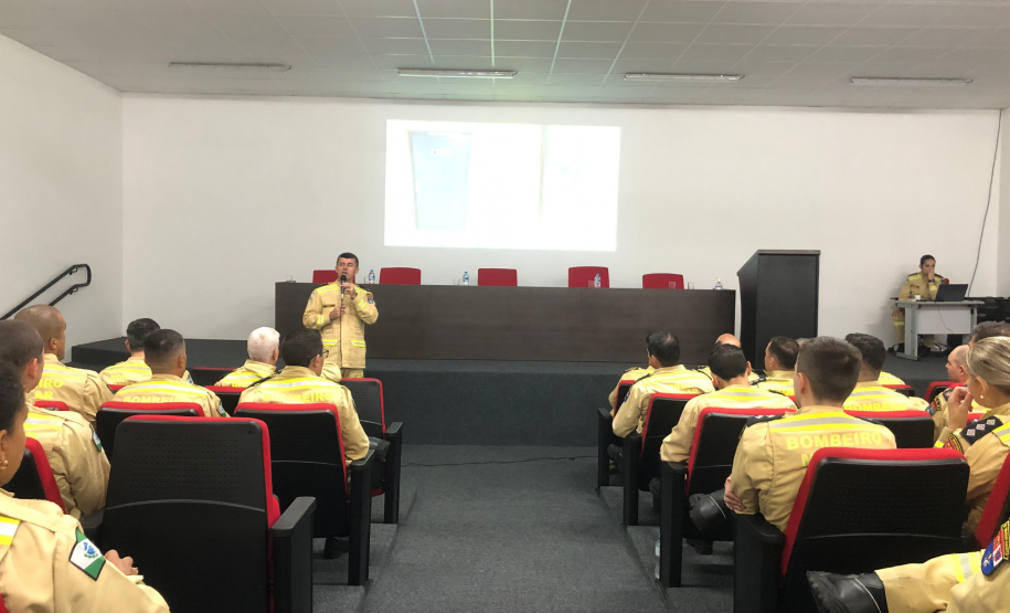 Madeira engenheirada: reunião no CBMPR.